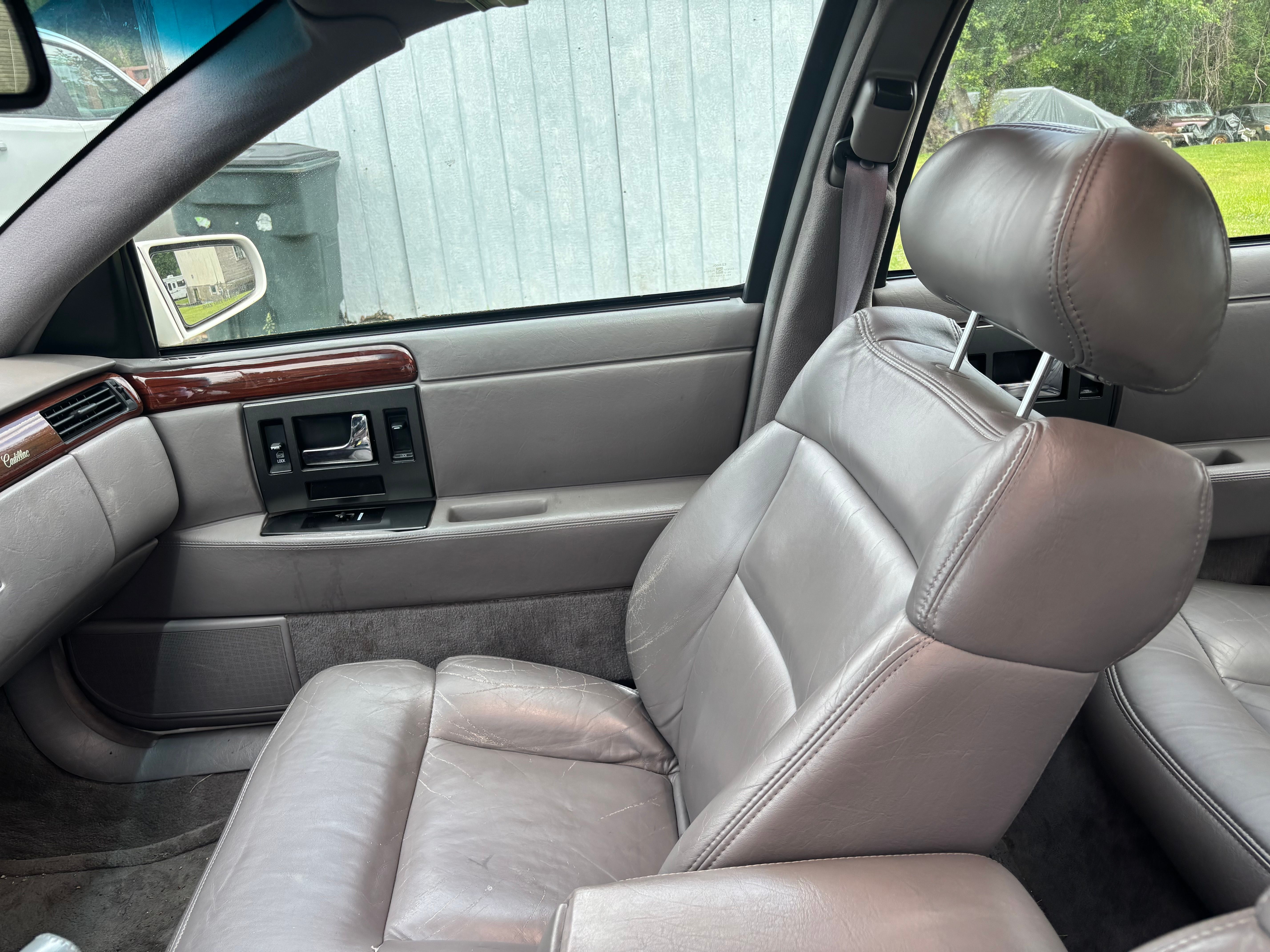 Used 1993 Cadillac Seville FWD image 16