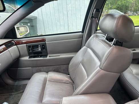 Used 1993 Cadillac Seville FWD image 16