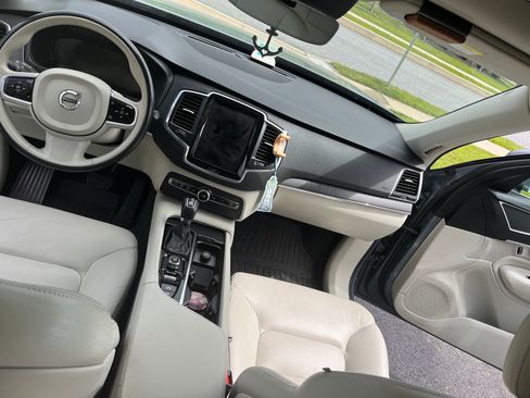 Used 2020 Volvo XC90 T5 Momentum AWD/4WD image 13