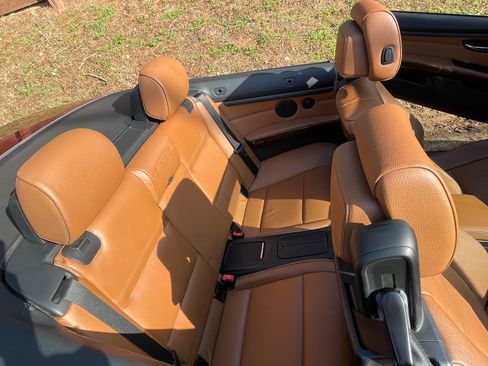 Used 2012 BMW 335i Convertible image 19