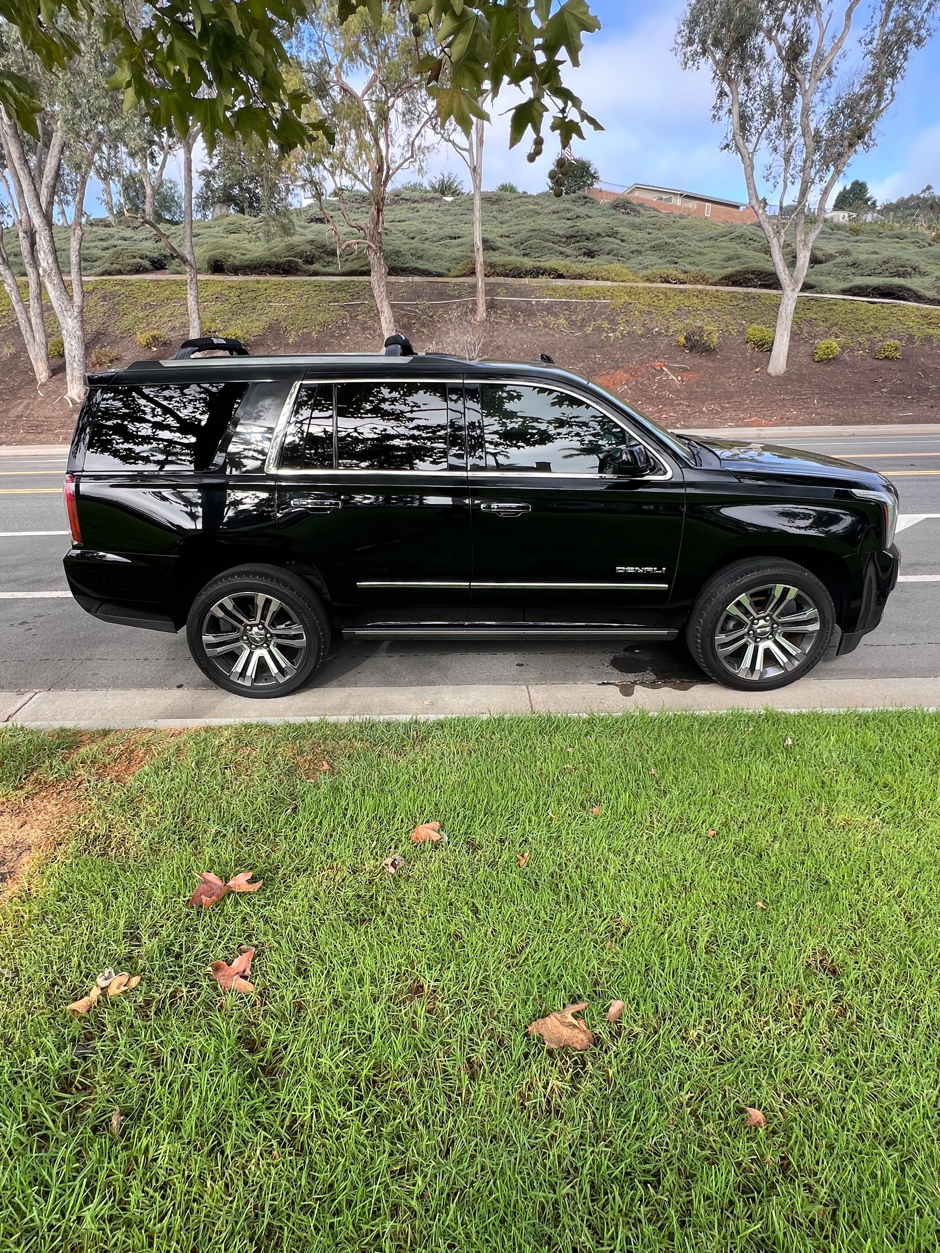 Used 2017 GMC Yukon Denali w/ Open Road Package AWD/4WD image 10
