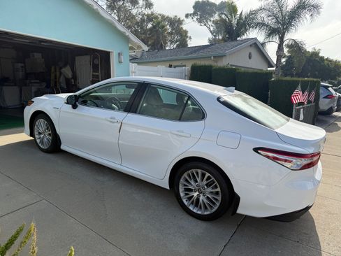 Used 2019 Toyota Camry XLE image 9