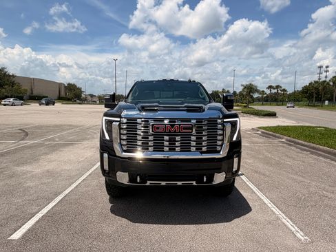 Used 2024 GMC Sierra 2500 Denali w/ Denali Reserve Package AWD/4WD image 12