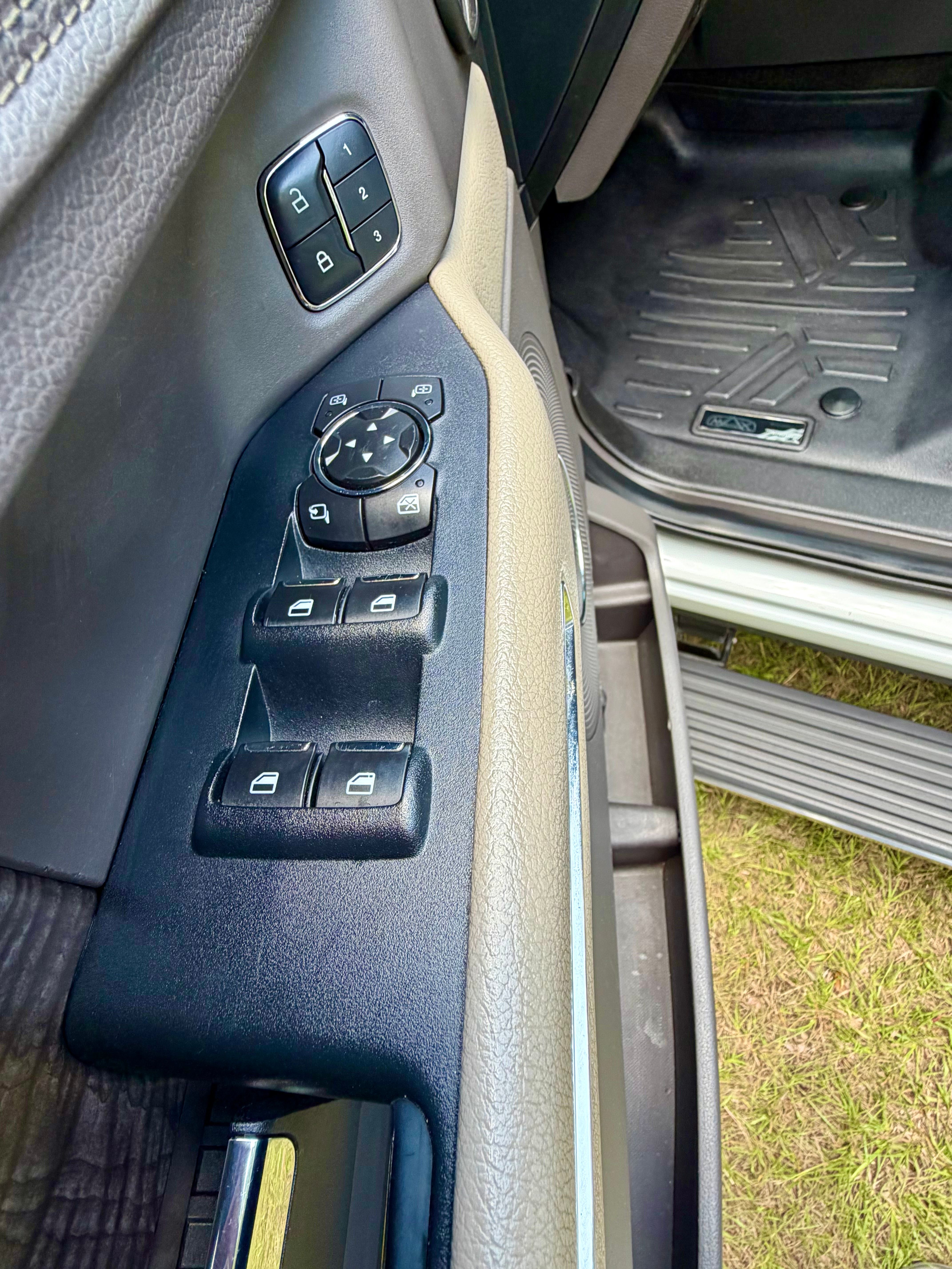 Used 2018 Ford Expedition Max Limited RWD image 14