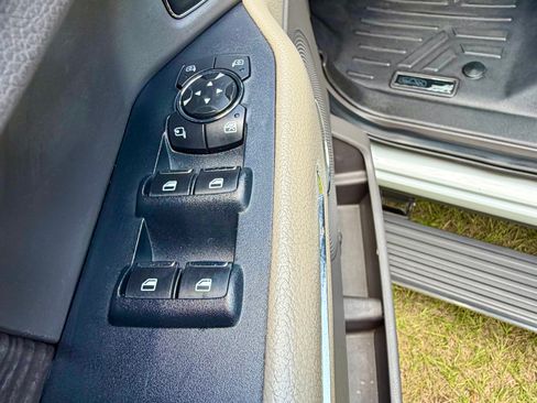 Used 2018 Ford Expedition Max Limited RWD image 14