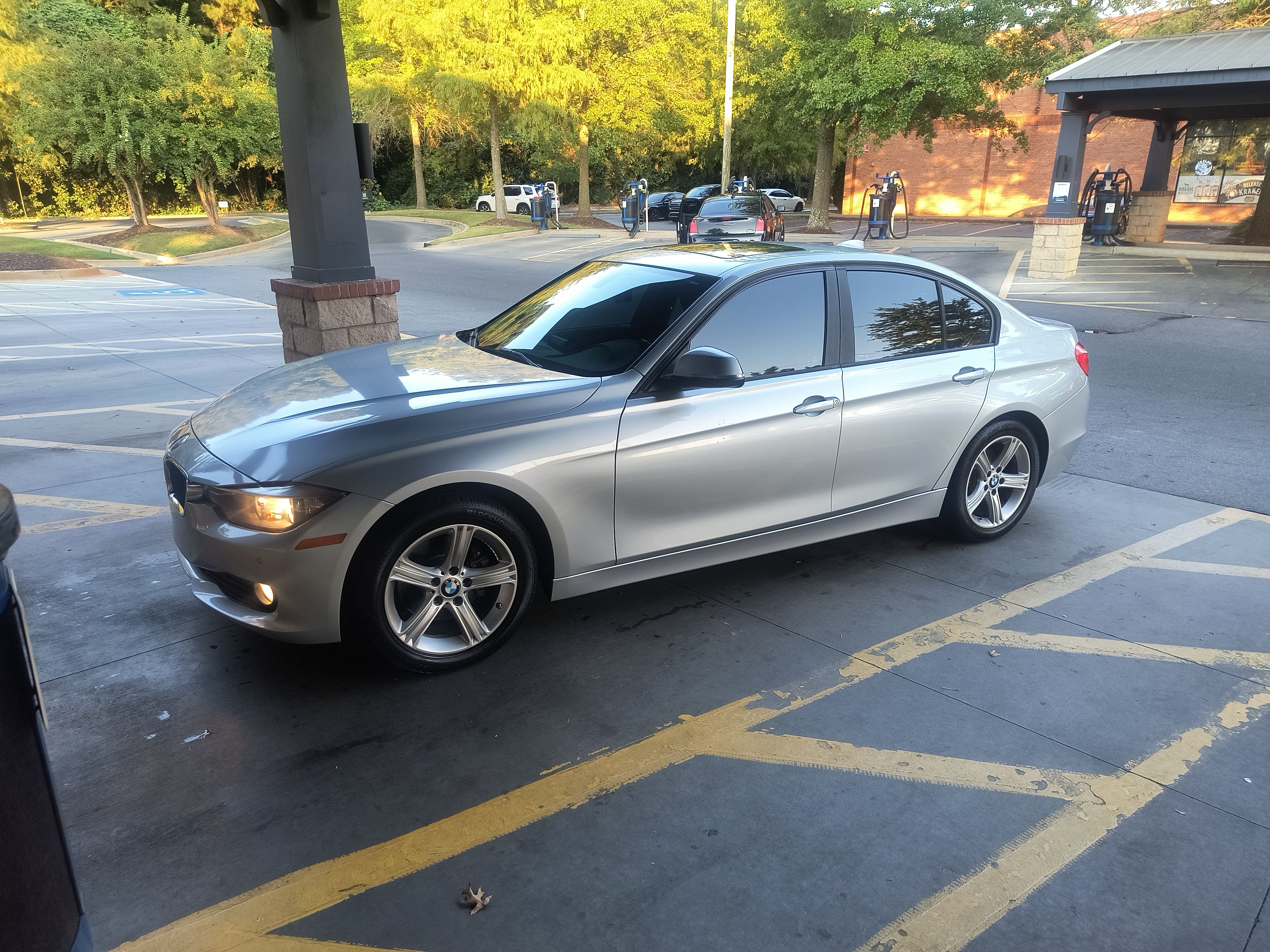 Used 2015 BMW 320i Sedan RWD image 14