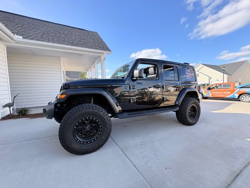 Used 2023 Jeep Wrangler Unlimited Sahara image 5