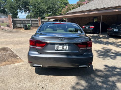 Used 2013 Lexus LS 460 L w/ Preferred Accessory Package RWD image 8