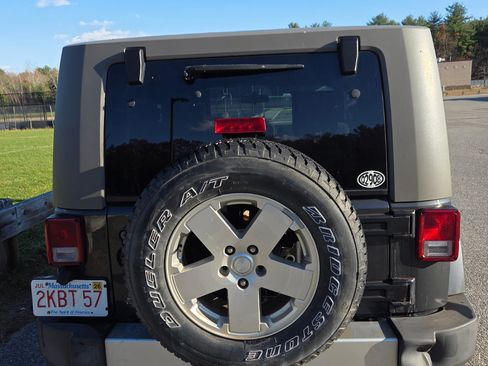 Used 2010 Jeep Wrangler Sahara w/ Dual Top Group image 9