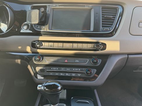 Used 2016 Kia Sedona SX Limited FWD image 12