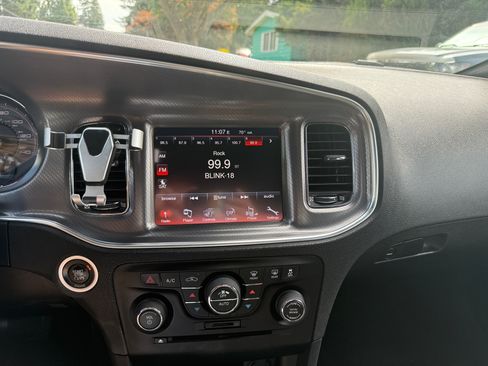 Used 2013 Dodge Charger SXT RWD image 10