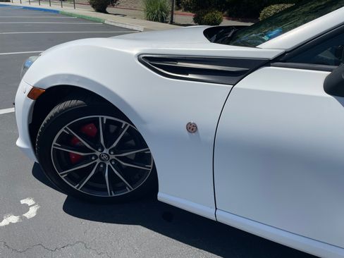 Used 2019 Toyota 86 RWD image 13