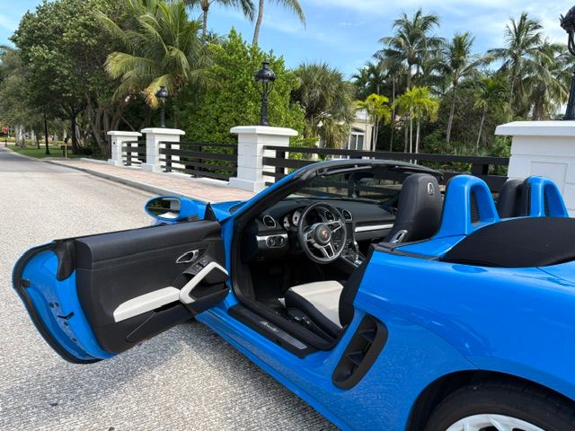 Used 2024 Porsche 718 Boxster RWD image 8