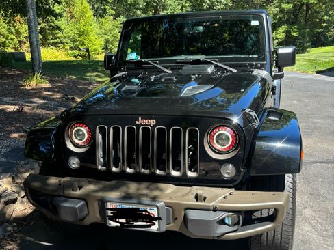 Used 2017 Jeep Wrangler Unlimited Sahara image 2