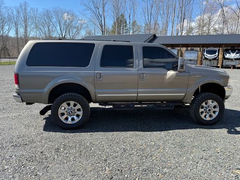 Used 2002 Ford Excursion Limited image 1
