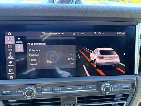 Used 2020 Porsche Macan AWD/4WD image 25