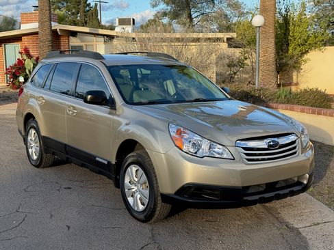 Used 2010 Subaru Outback 2.5i AWD/4WD image 8