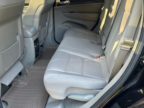 Used 2011 Jeep Grand Cherokee Laredo w/ Security & Convenience Group image 8