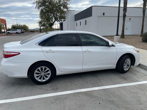 Used 2017 Toyota Camry LE image 5
