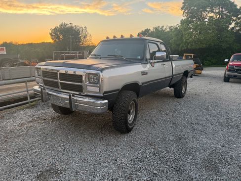 Used 1993 Dodge D/W Truck 250 AWD/4WD image 2