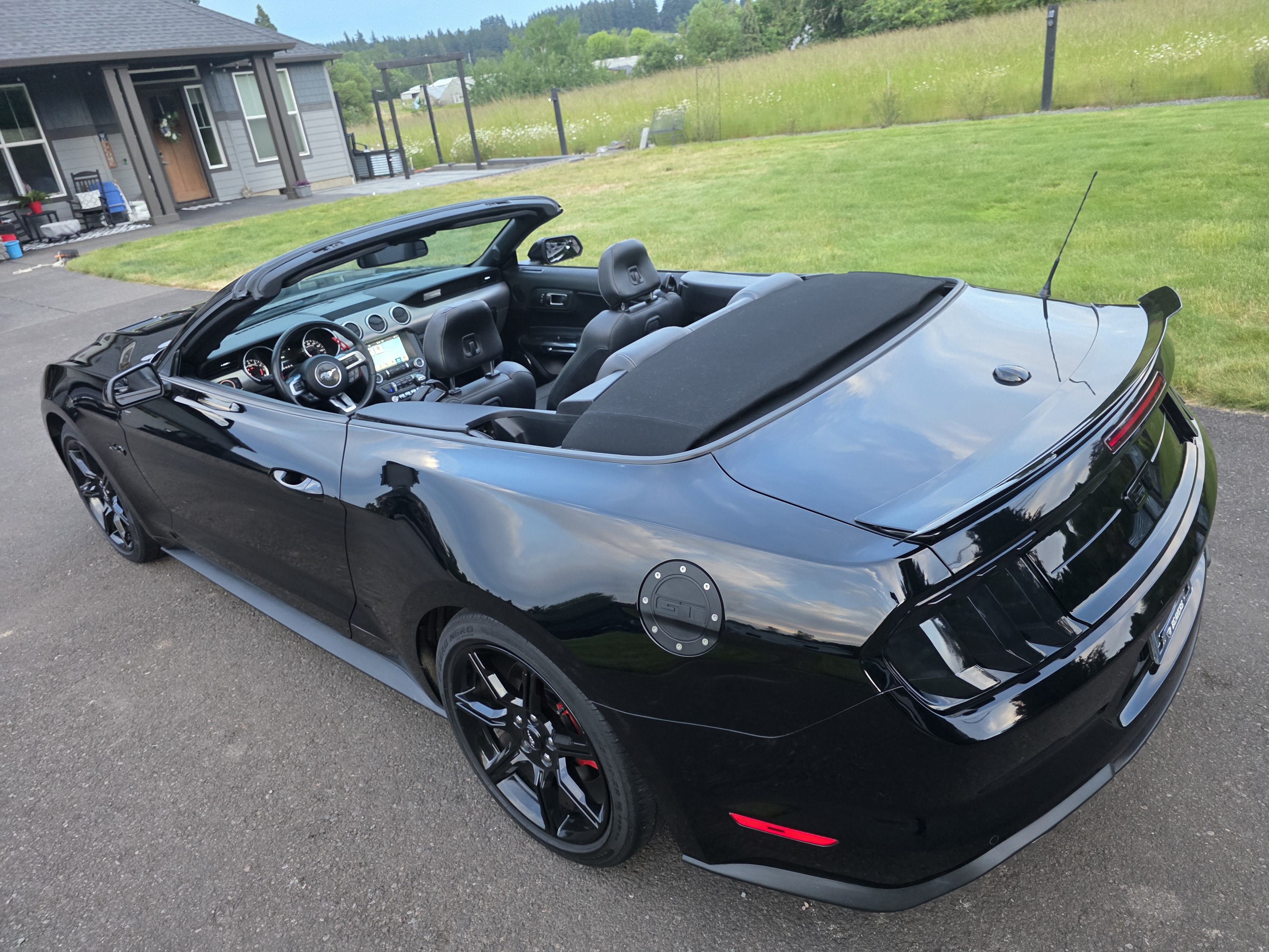 Used 2018 Ford Mustang GT Premium w/ Black Accent Package RWD image 18