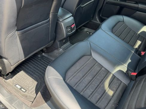 Used 2017 Ford Fusion SE w/ Equipment Group 201A FWD image 10
