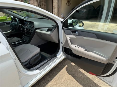 Used 2017 Hyundai Sonata SE FWD image 16