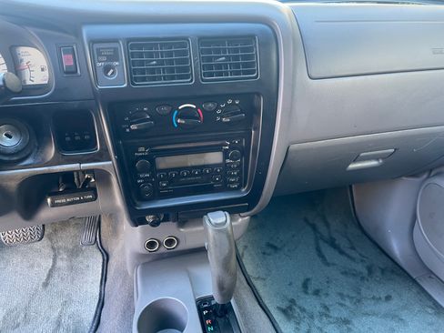 Used 2004 Toyota Tacoma PreRunner image 17