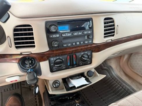 Used 2003 Chevrolet Impala w/ Preferred Equipment Group FWD image 11