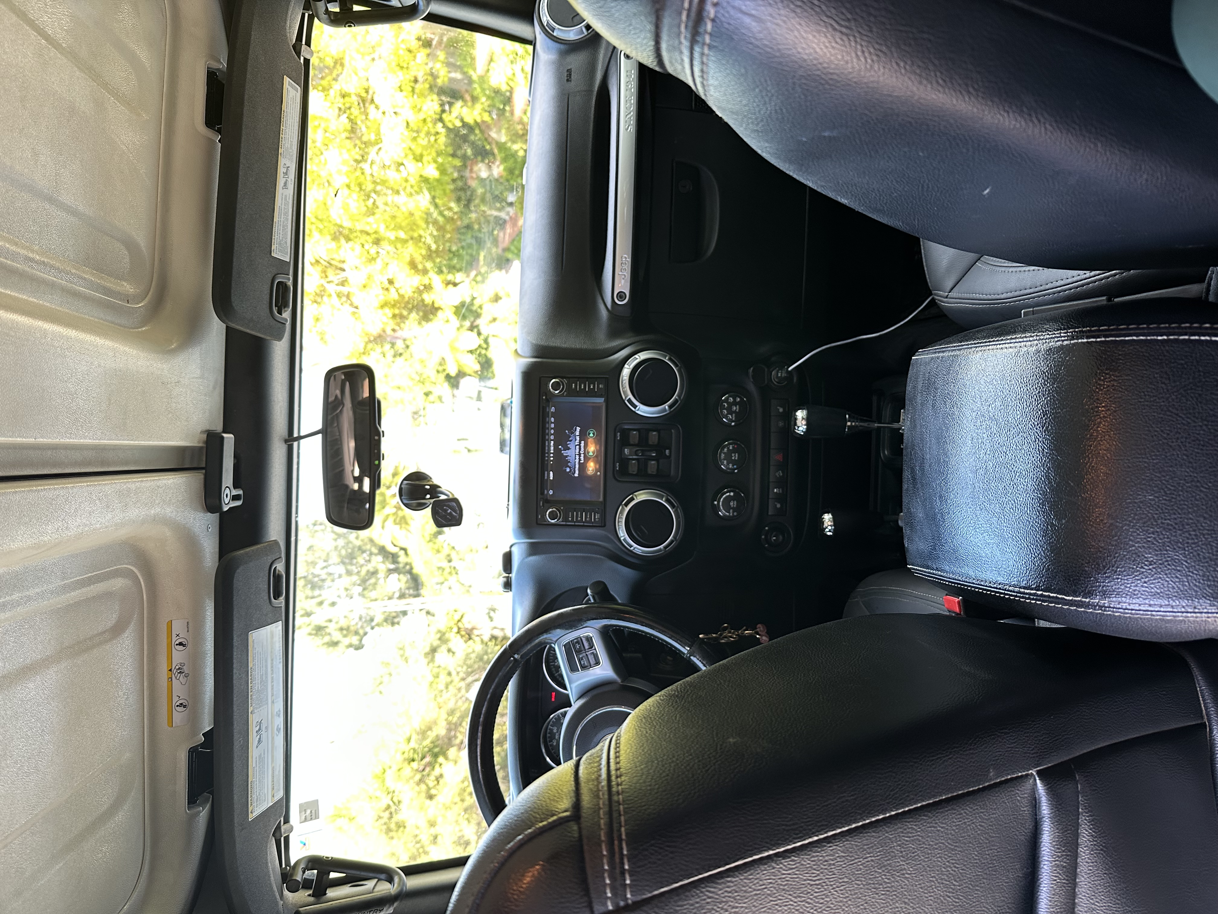 Used 2015 Jeep Wrangler Unlimited Rubicon AWD/4WD image 15