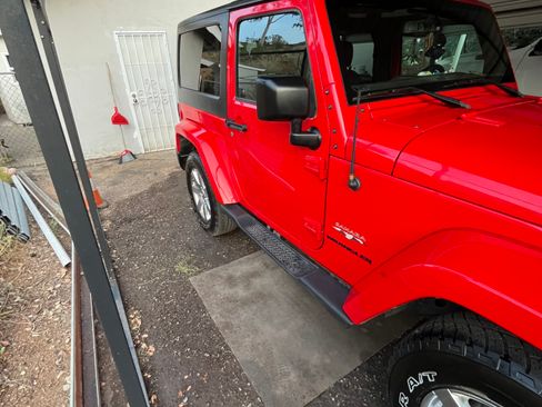 Used 2017 Jeep Wrangler Sahara w/ Connectivity Group AWD/4WD image 2