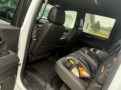Used 2025 GMC Sierra 2500 AT4 AWD/4WD image 9