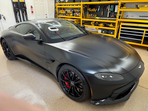 Used 2020 Aston Martin V8 Vantage Coupe image 9