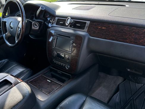 Used 2008 GMC Yukon XL Denali image 16