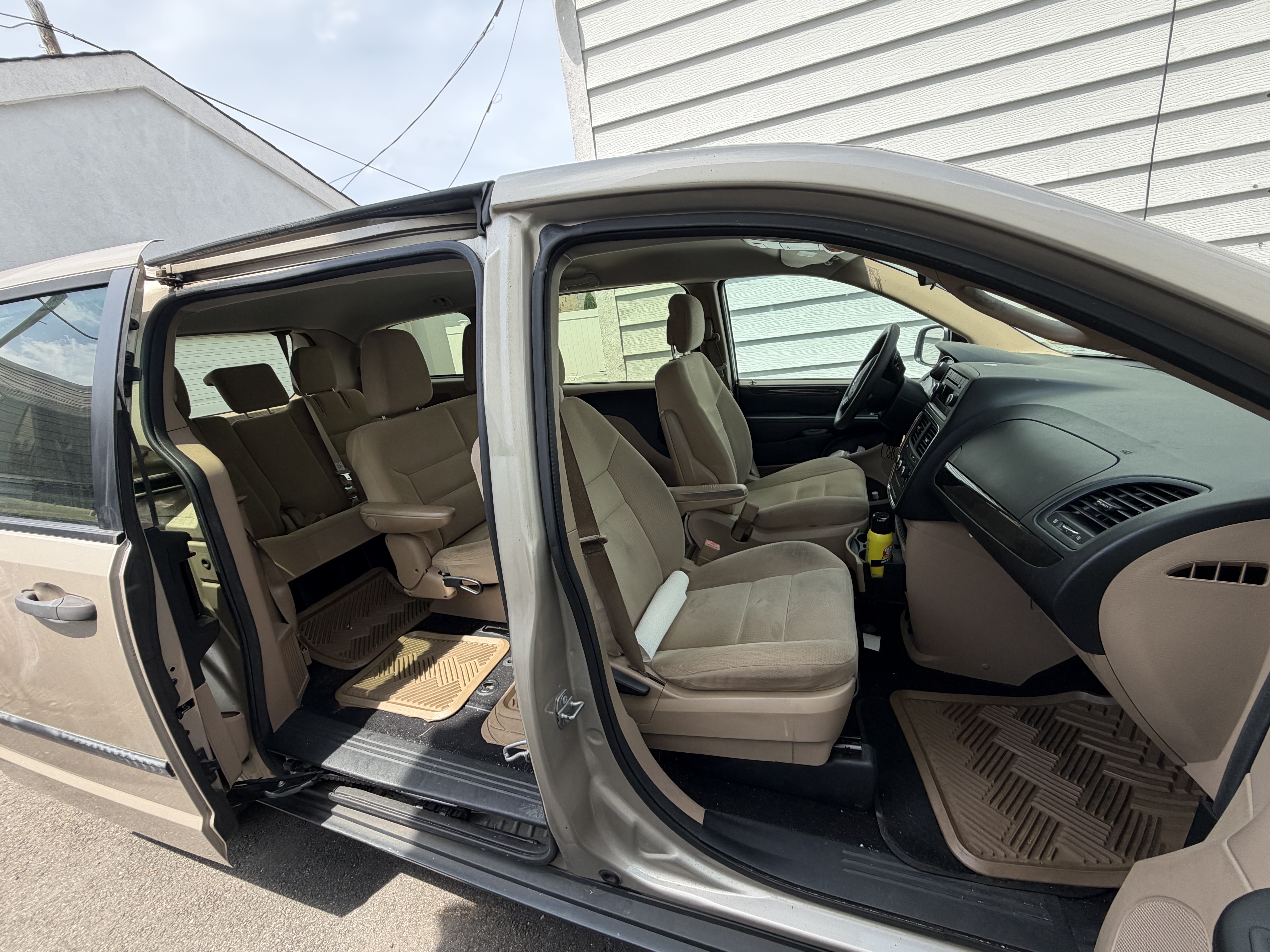 Used 2015 Dodge Grand Caravan American Value Package FWD image 1