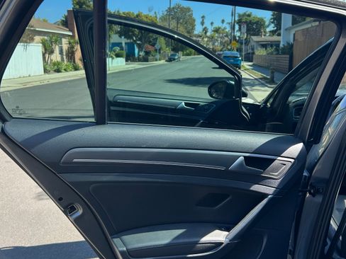 Used 2019 Volkswagen e-Golf SEL Premium image 20