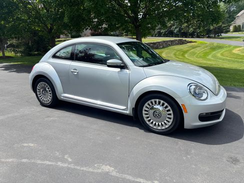 Used 2013 Volkswagen Beetle 2.5 FWD image 1