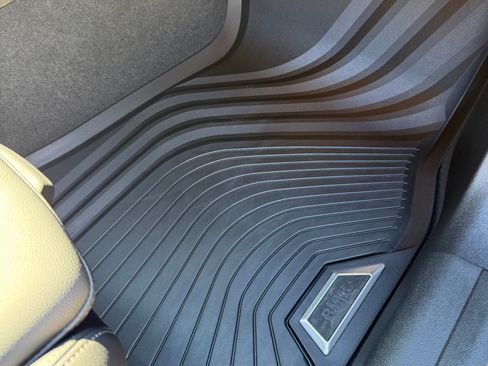 Used 2023 BMW 330i xDrive Sedan w/ M Sport Package image 16