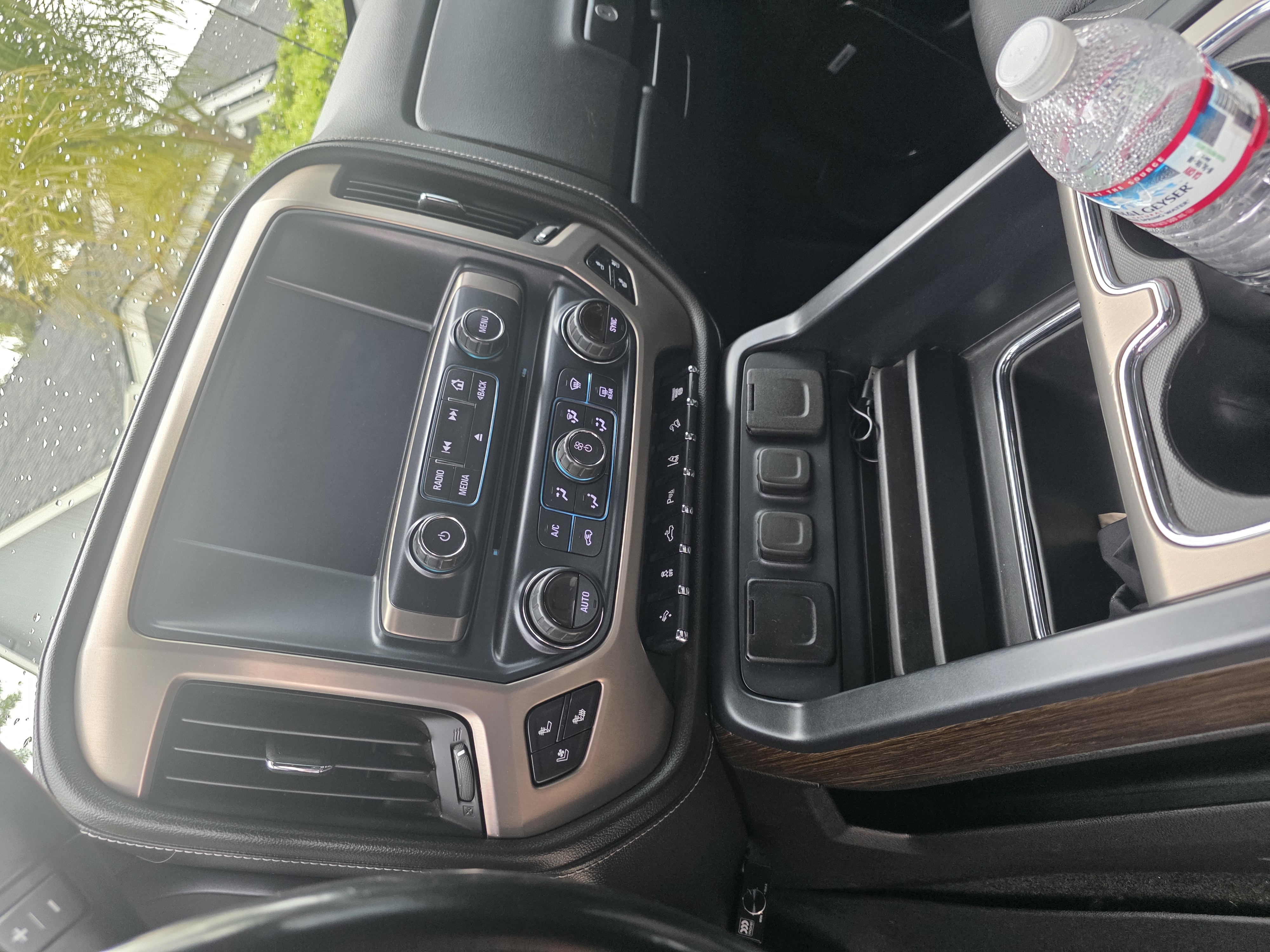 Used 2018 GMC Sierra 2500 Denali w/ Duramax Plus Package AWD/4WD image 8