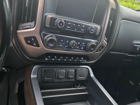 Used 2018 GMC Sierra 2500 Denali w/ Duramax Plus Package AWD/4WD image 8
