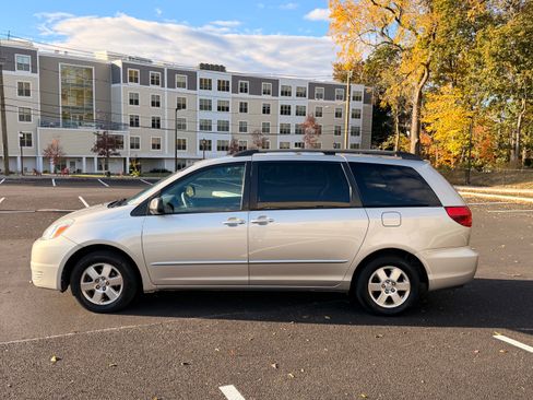 Used 2005 Toyota Sienna LE image 9