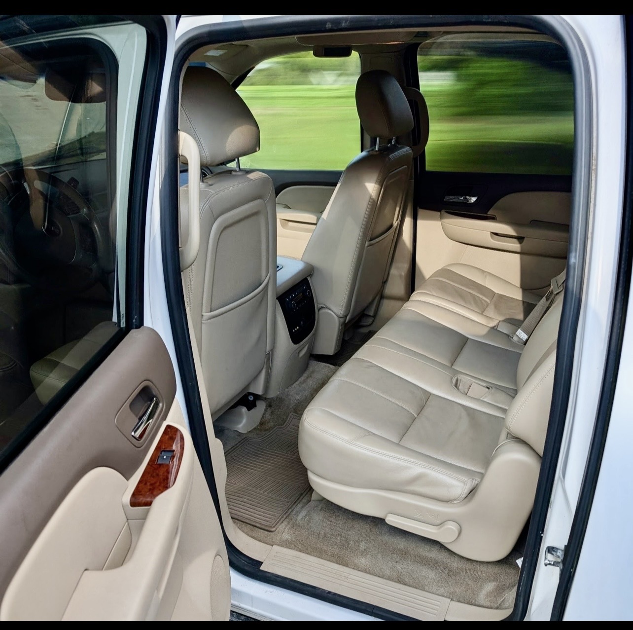 Used 2012 GMC Yukon XL SLT w/ SLT-2 Equipment Package AWD/4WD image 10