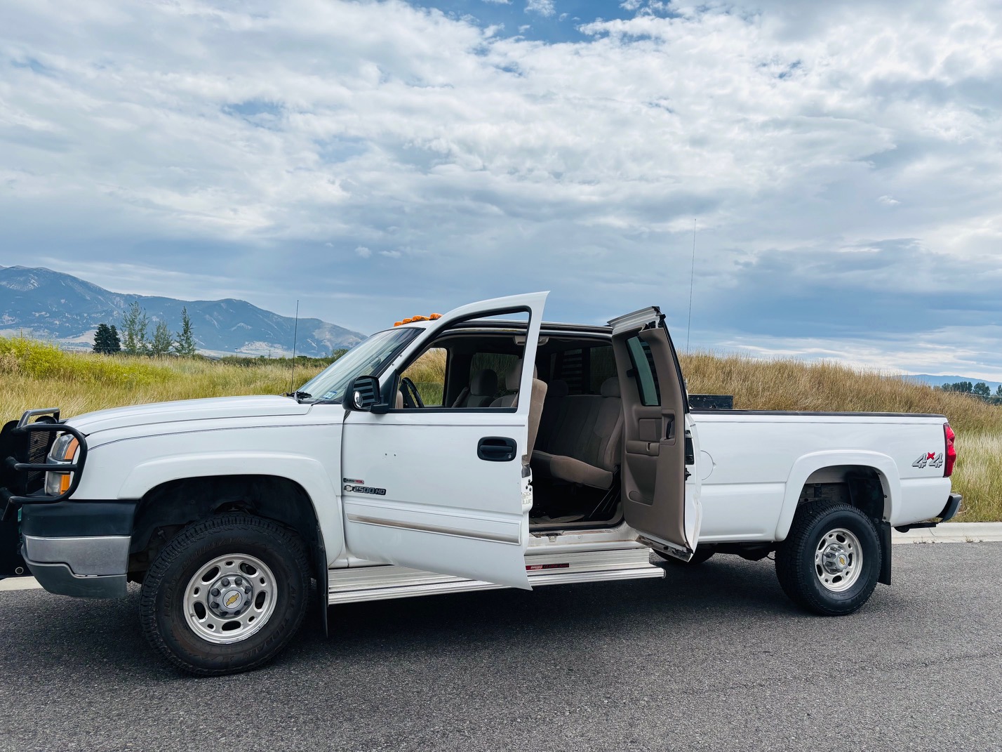 Used 2003 Chevrolet Silverado 2500 LS w/ Skid Plate Package AWD/4WD image 6