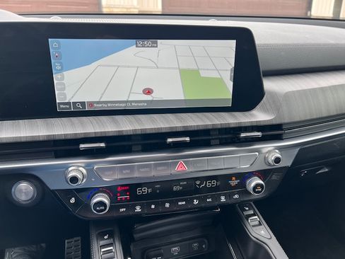 Used 2024 Kia Telluride SX Prestige w/ Towing Package image 17