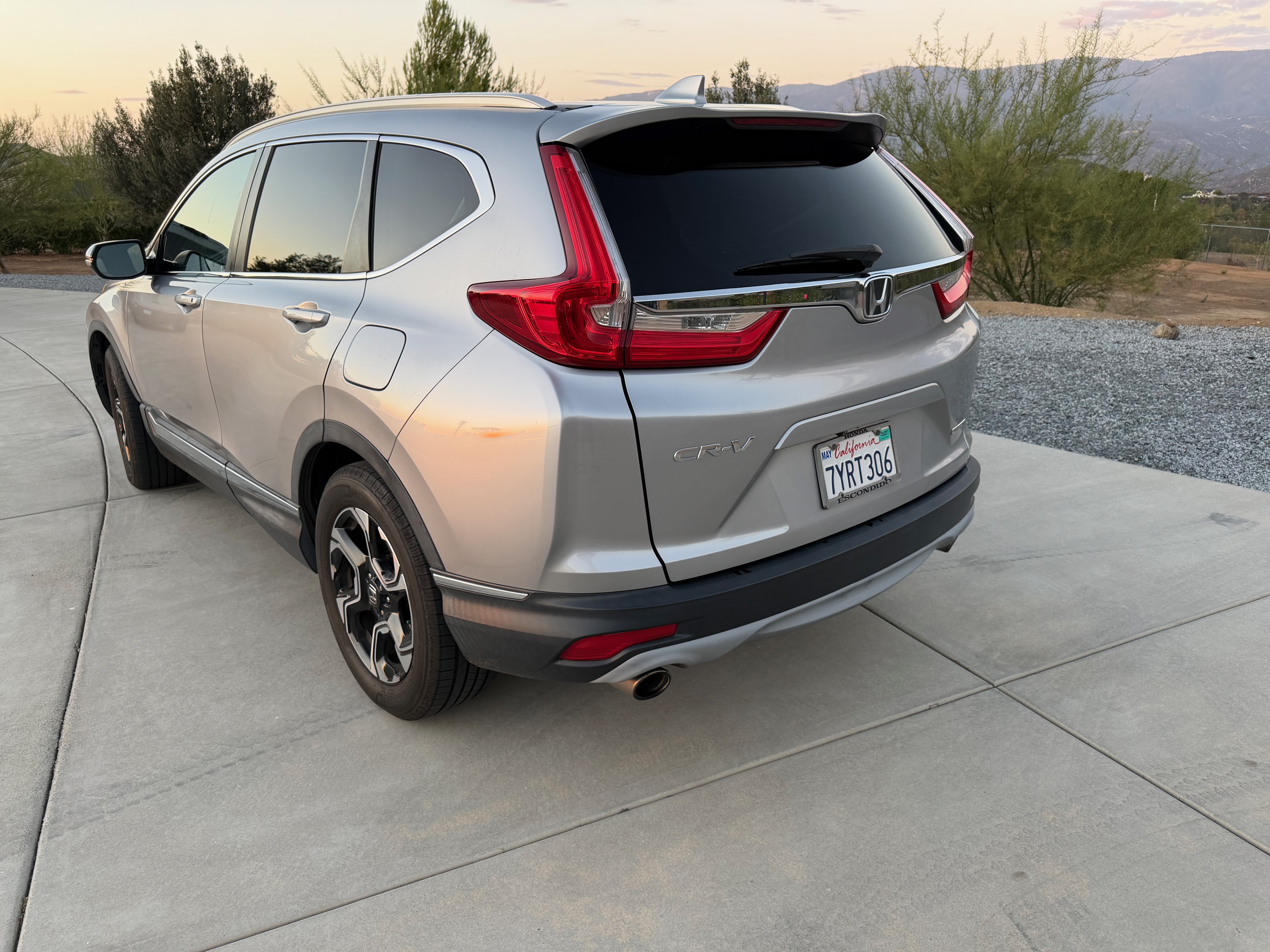 Used 2017 Honda CR-V Touring image 4