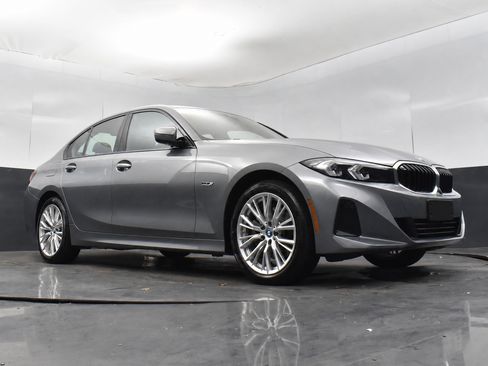 Used 2023 BMW 330e xDrive AWD/4WD image 22