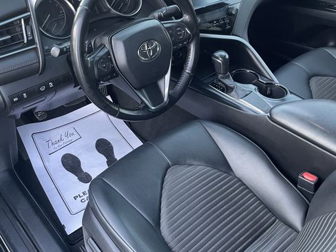 Used 2019 Toyota Camry SE w/ Carpet Mat Package image 17