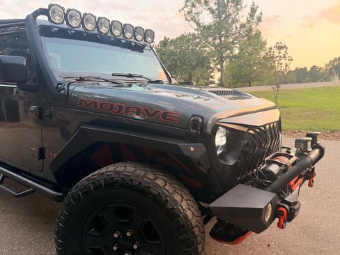 Used 2021 Jeep Gladiator Mojave AWD/4WD image 2