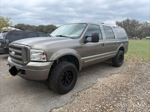 Used 2005 Ford Excursion Limited image 4