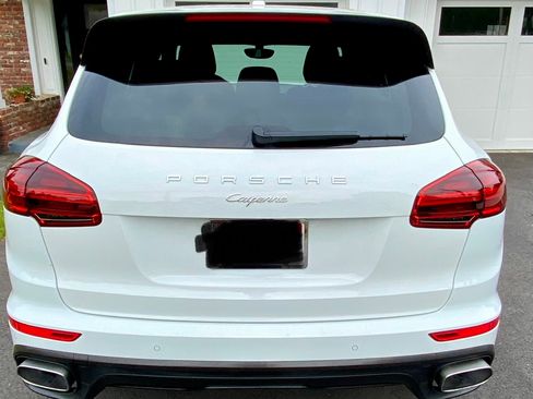 Used 2016 Porsche Cayenne AWD/4WD image 5